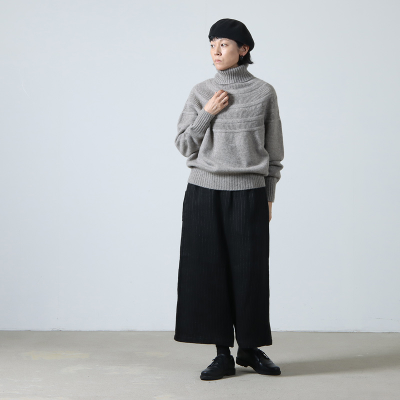 FACTORY(ファクトリー) ヤク レース柄オフタートルセーター