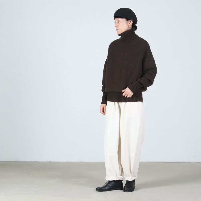 FACTORY(ファクトリー) ヤク レース柄オフタートルセーター