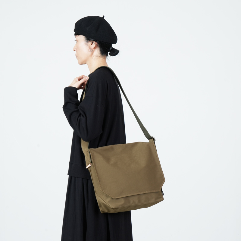 Hender Scheme(エンダースキーマ) flap shoulder small