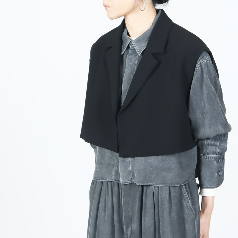 NO CONTROL AIR(ノーコントロールエアー) トリアセテート&ポリエステル・ライトクレープダブルクロス ショートテーラードベスト