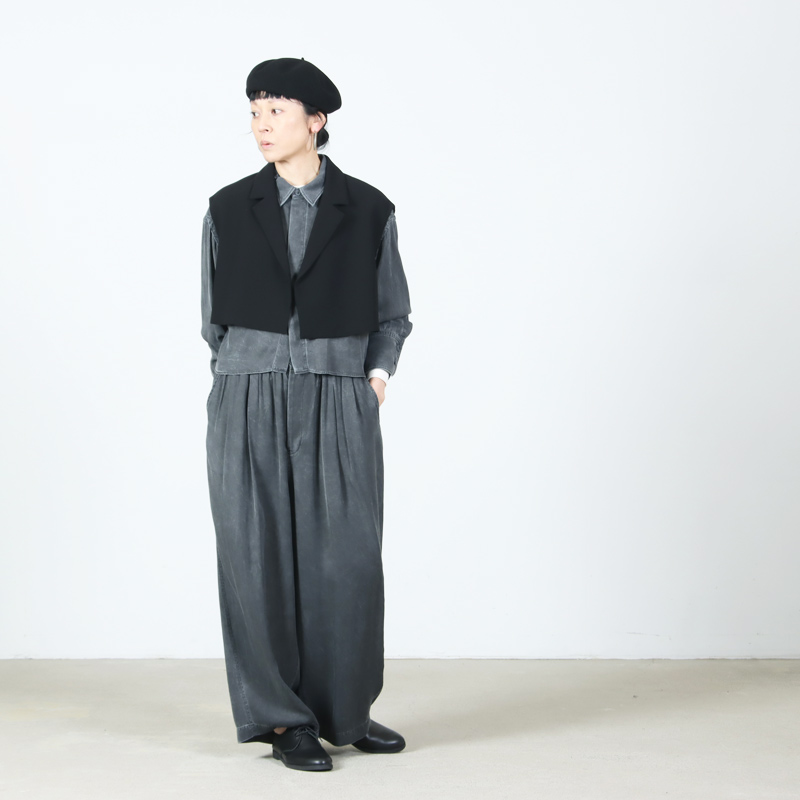 unfil(アンフィル) rayon gabardine pigment washed BIG easy trousers