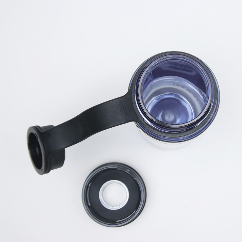 YETI(イエティ) YONDER 750 ml WATER BOTTLE WITH TETHER CAP