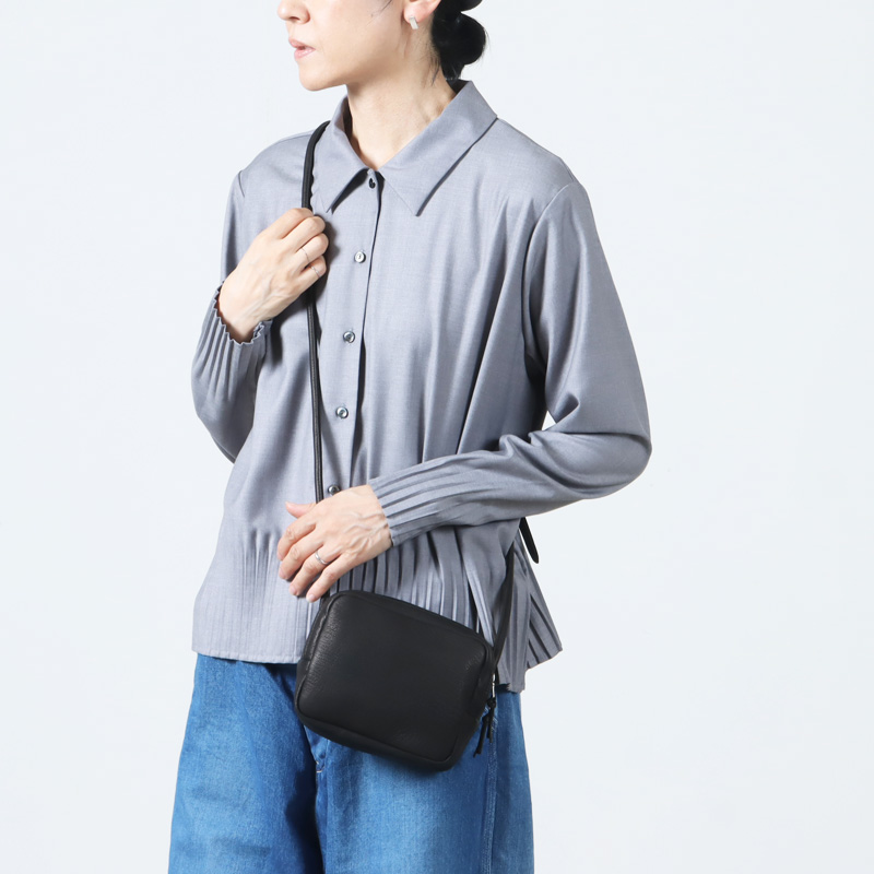 Aeta() SQUARE SHOULDER