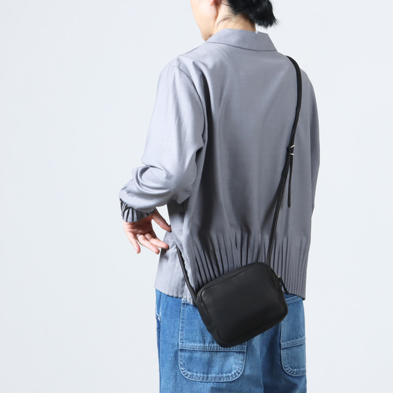 Aeta() SQUARE SHOULDER