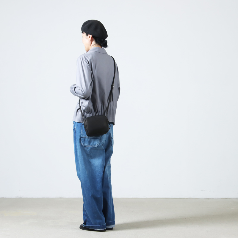 Aeta() SQUARE SHOULDER