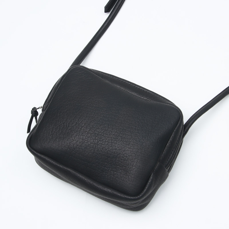 Aeta() SQUARE SHOULDER