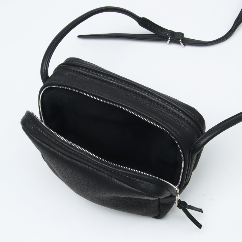 Aeta() SQUARE SHOULDER