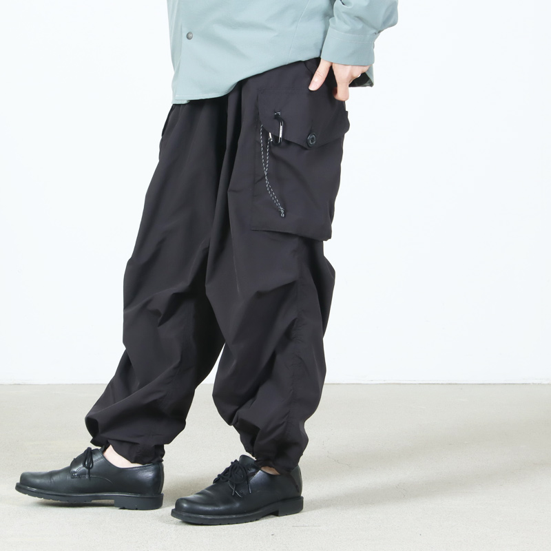 and wander(����ɥ�����) oversized cargo pants