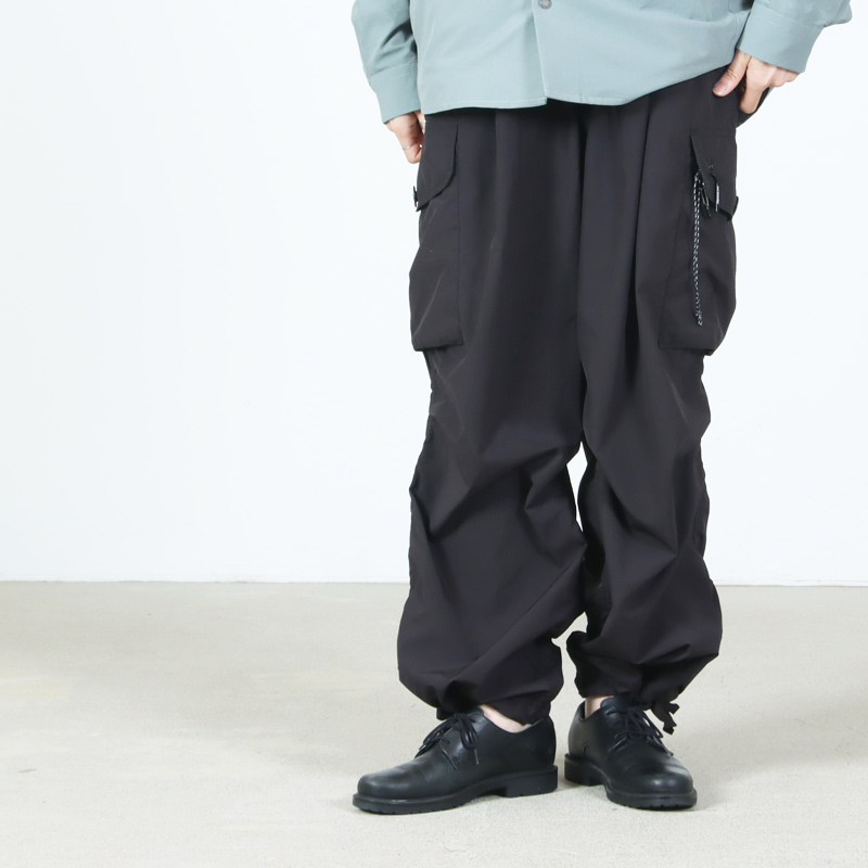 and wander(����ɥ�����) oversized cargo pants