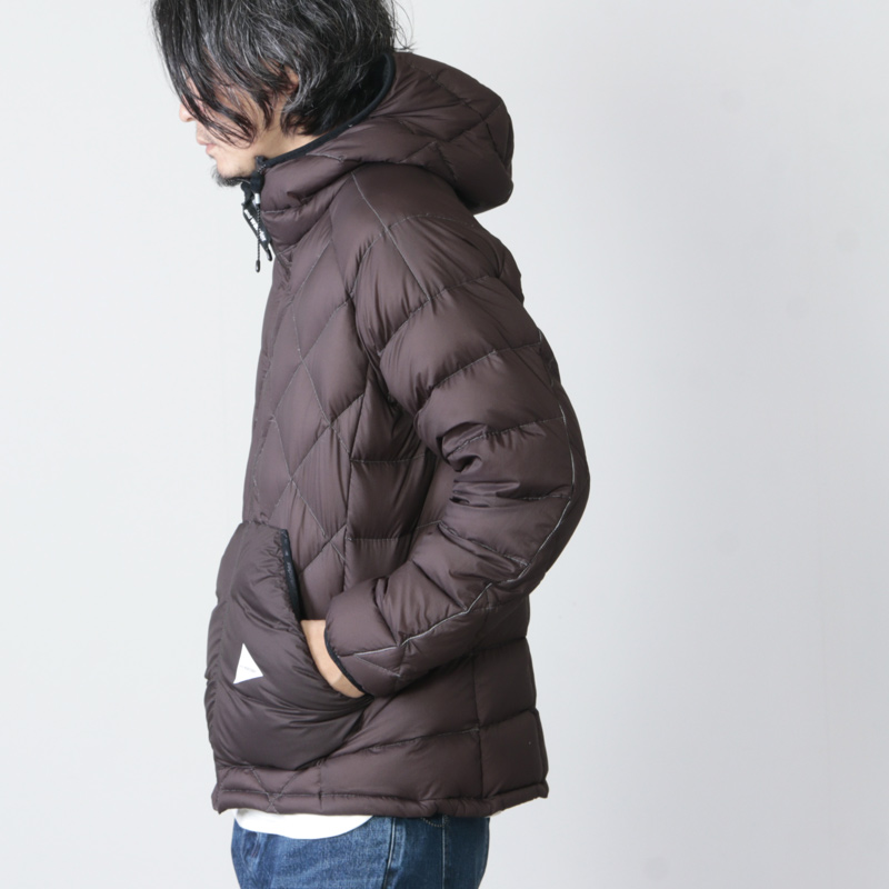 and wander (アンドワンダー) diamond stitch down jacket 