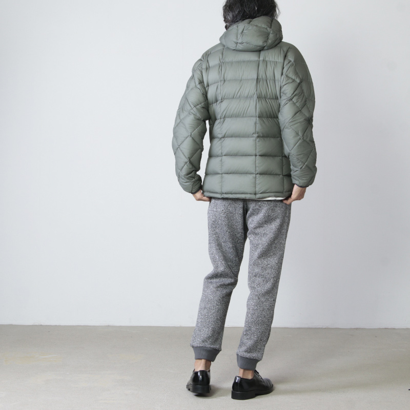 and wander (アンドワンダー) diamond stitch down jacket