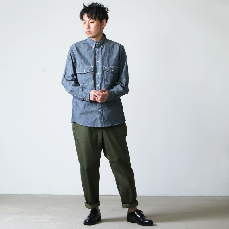 and wander (アンドワンダー) CORDURA indigo chambray shirt