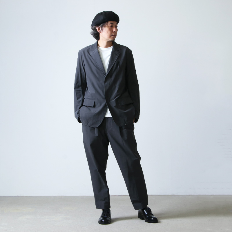 and wander (アンドワンダー) plain tailored stretch jacket