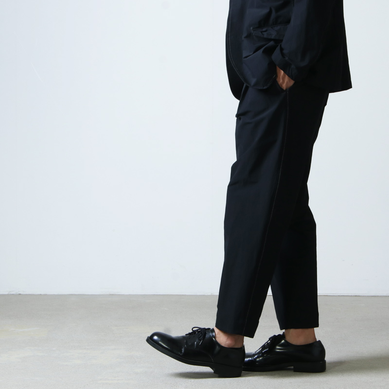 and wander (アンドワンダー) plain tapered stretch pants / プレーン