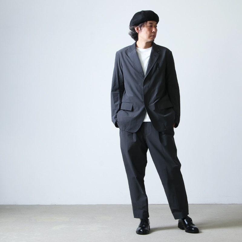 and wander (アンドワンダー) plain tapered stretch pants / プレーン 