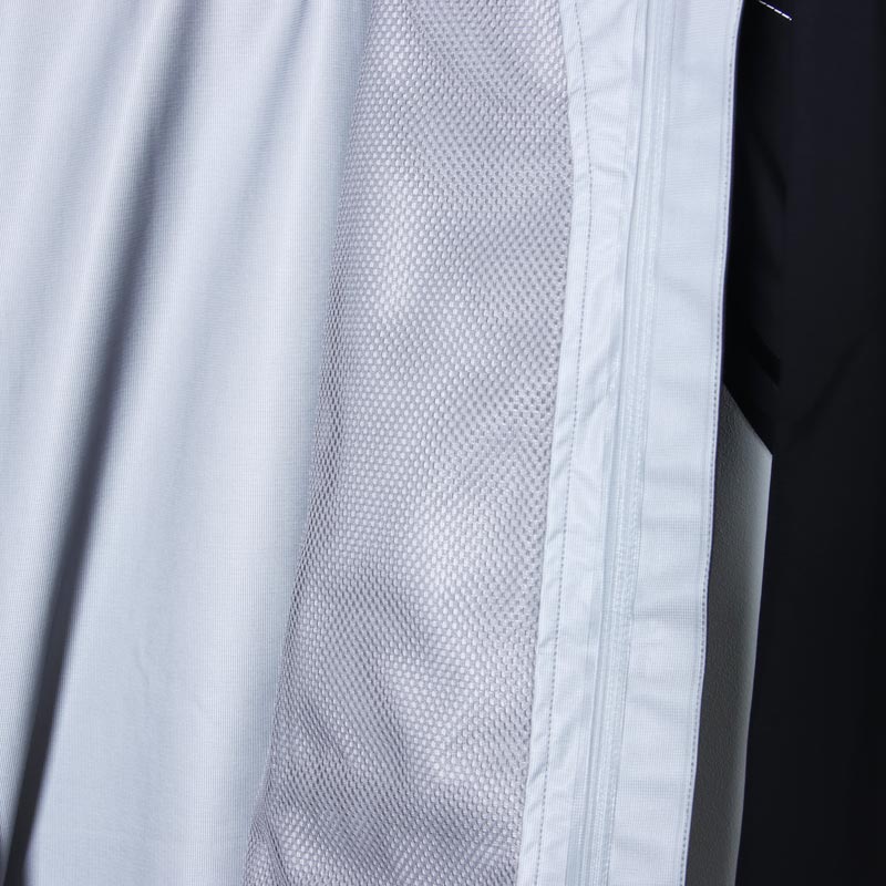 and wander(ɥ) PERTEX SHIELD rain jacket