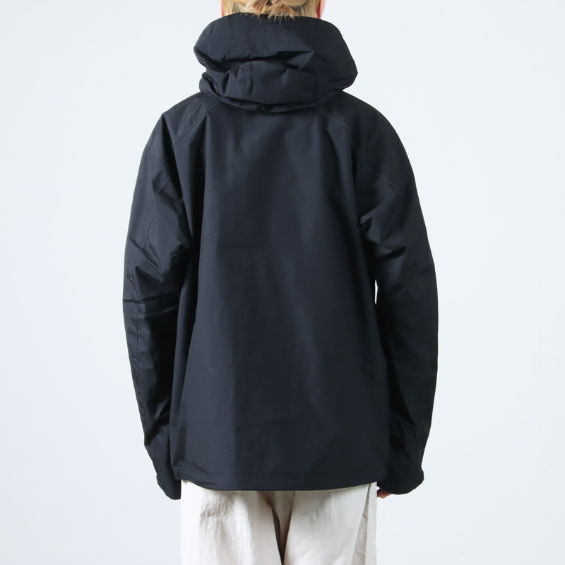 and wander(ɥ) 2.5L hiker rain jacket