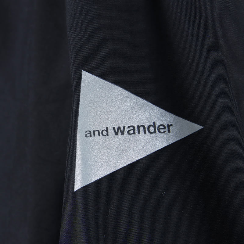 and wander(ɥ) 2.5L hiker rain jacket