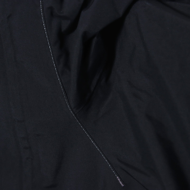 and wander(ɥ) 2.5L hiker rain jacket