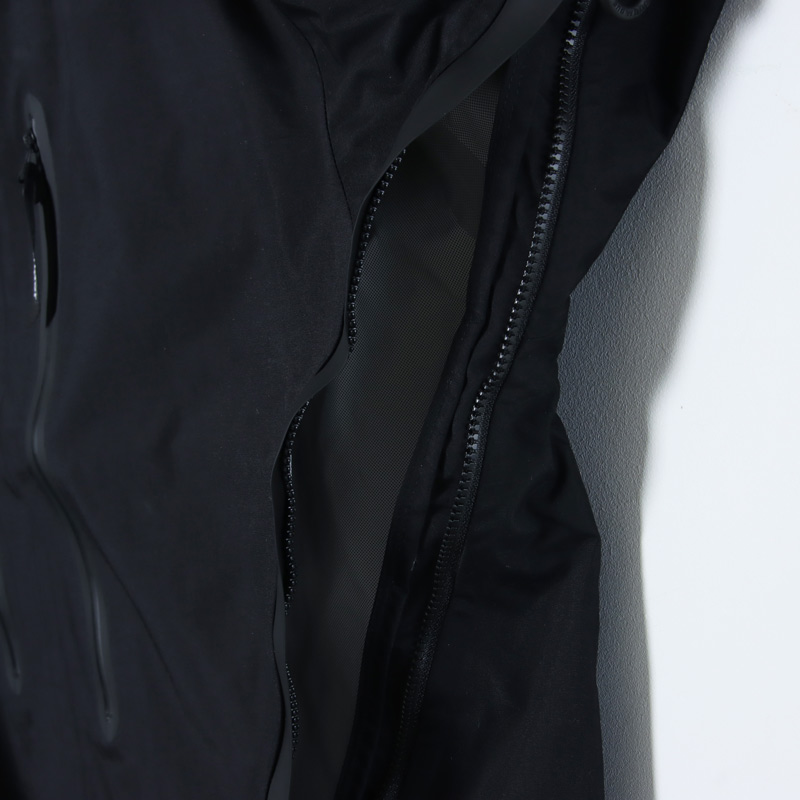 and wander(ɥ) 2.5L hiker rain jacket