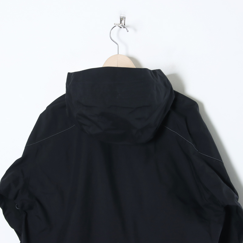 and wander(ɥ) 2.5L hiker rain jacket