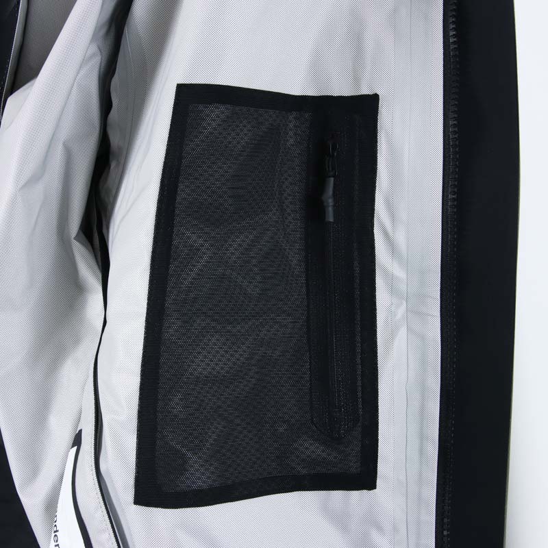 and wander(ɥ) 2.5L hiker rain jacket