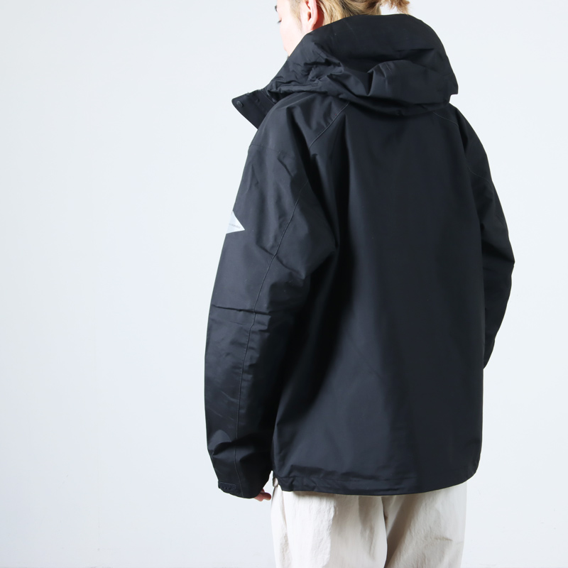 and wander(ɥ) 2.5L hiker rain jacket