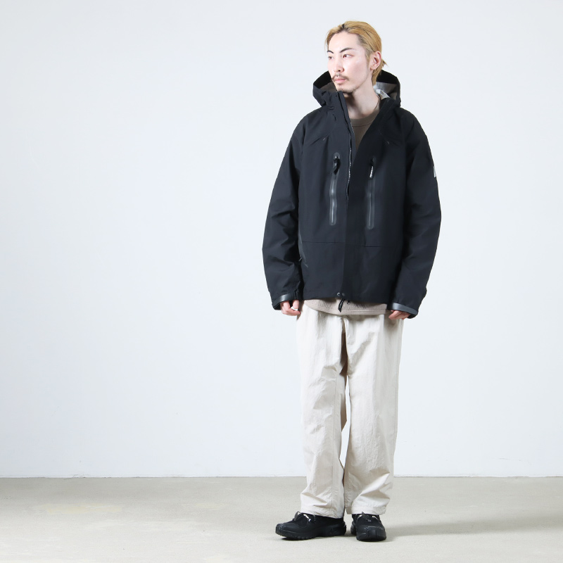 and wander(ɥ) 2.5L hiker rain jacket