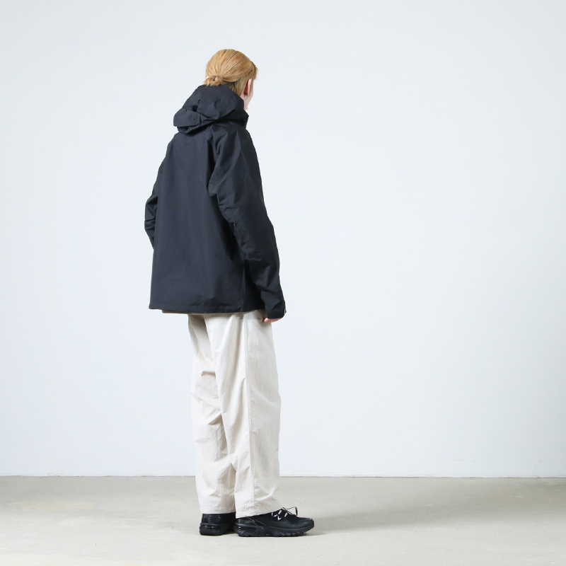 and wander(ɥ) 2.5L hiker rain jacket