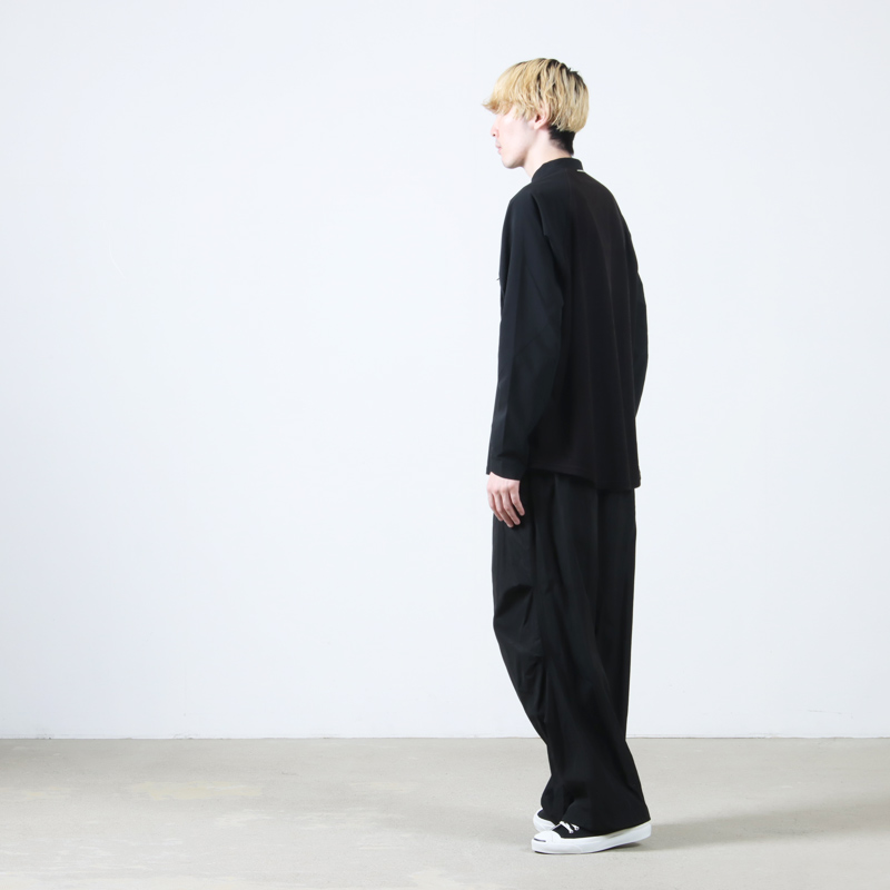 and wander(ɥ) fleece base band collar shirt