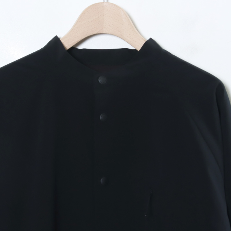 and wander(ɥ) fleece base band collar shirt