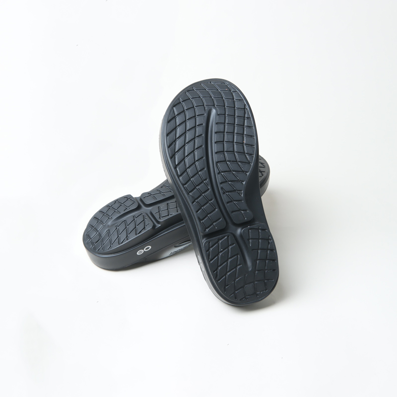 and wander(ɥ) OOFOS original  and wander recovery sandal