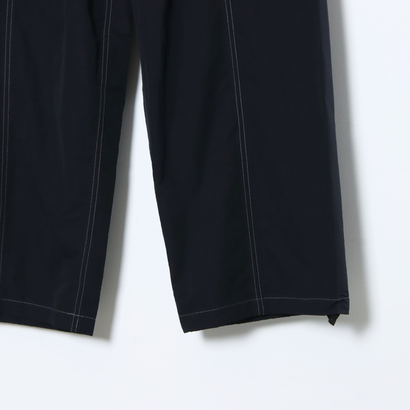 and wander(ɥ) crinkled nylon pants