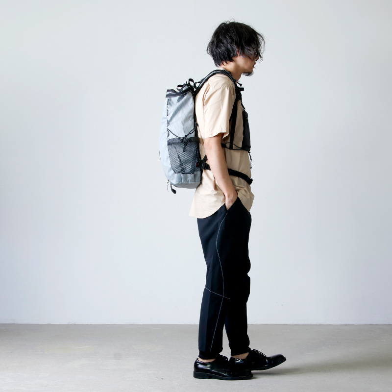 アンドワンダー and wander - 30L back pack