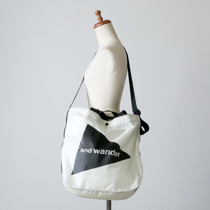 and wander(ɥ) CORDURA big logo tote bag