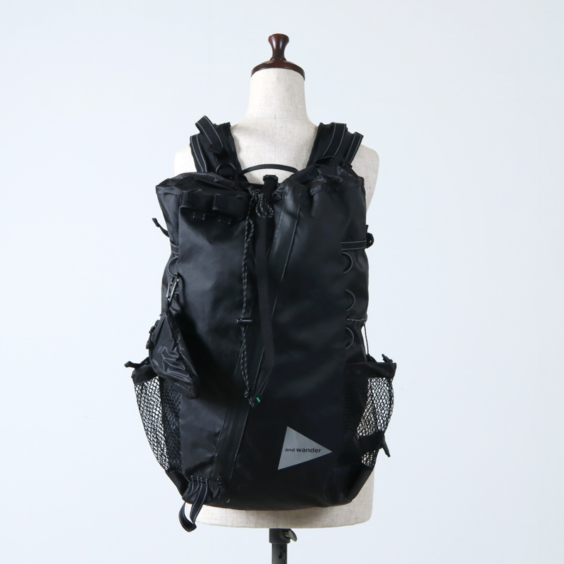 and wander（アンドワンダー）X-Pac 30L backpack（黒）