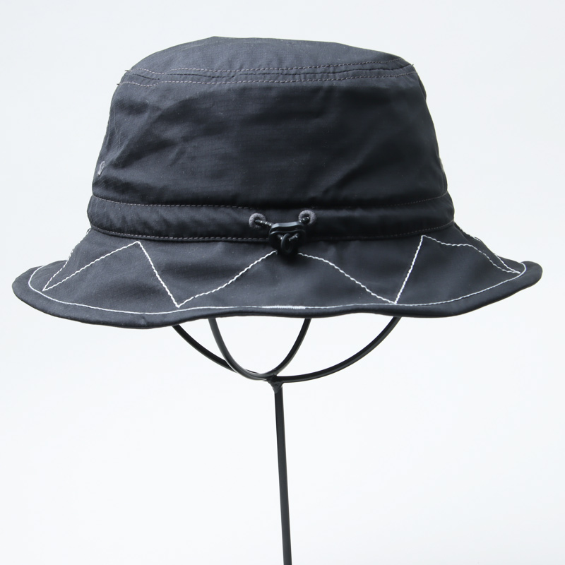 and wander(ɥ) gramicci zigzag stitch hat