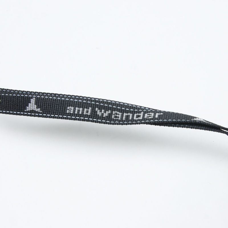 and wander(ɥ) ROA sil printed sacoche