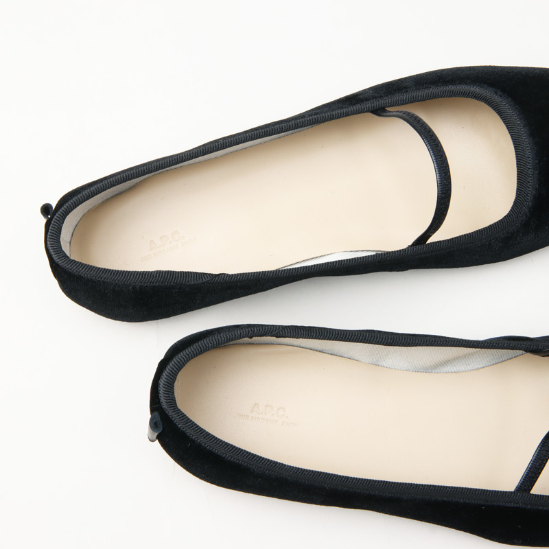 A.P.C.(ڡ) BALLERINES SWAN velours