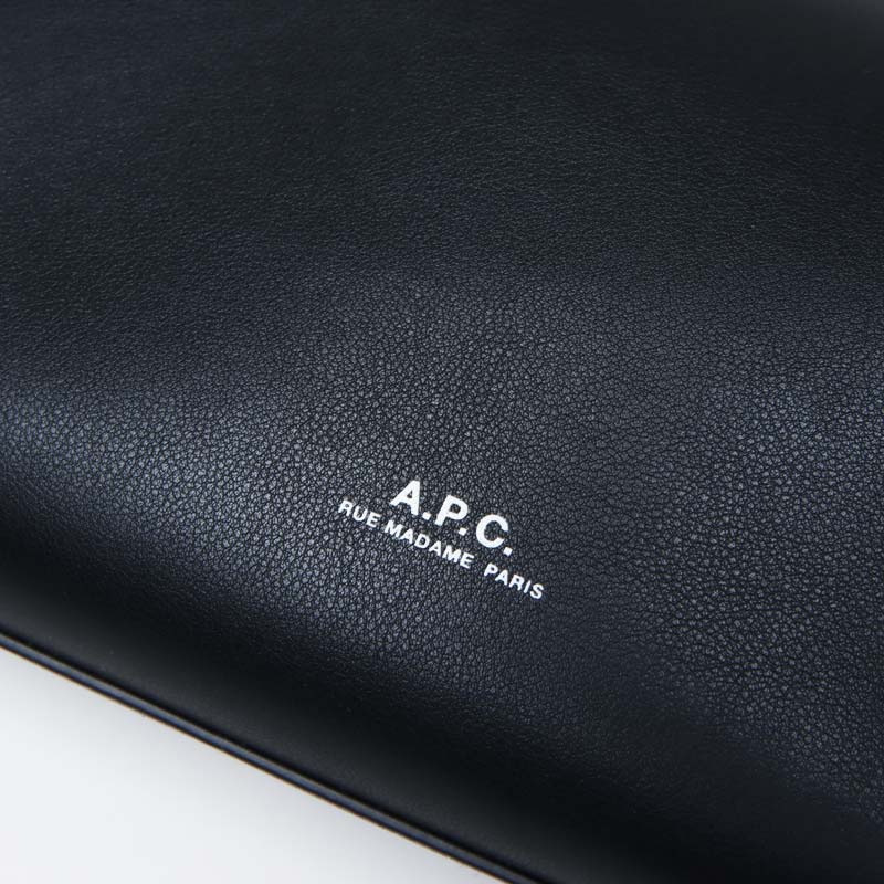 A.P.C.(ڡ) CAMERA BAG NINO