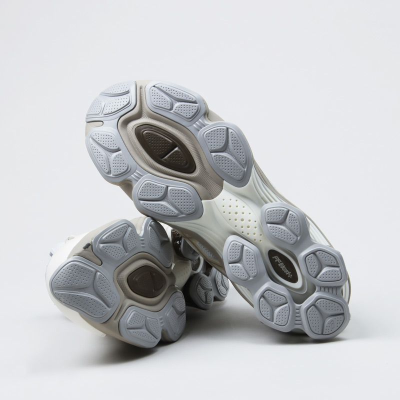 ASICS(å) GEL-KINETIC FLUENT
