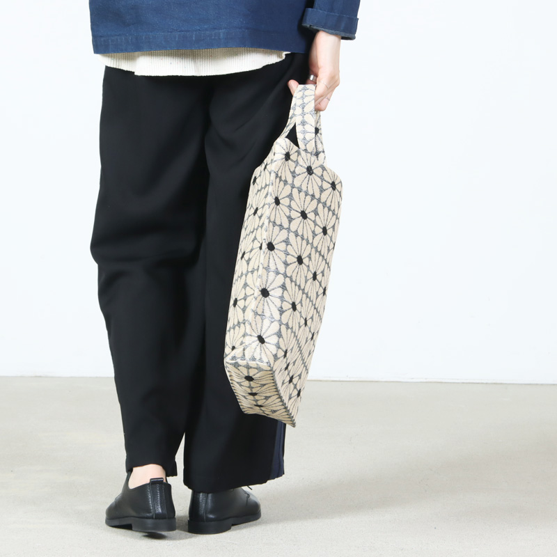 BINDU(�ӥ�ɥ���) Cup Flower Jacquard Reverse Tote