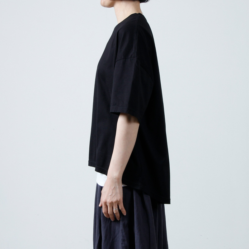 Commencement(󥹥) V-neck round tee