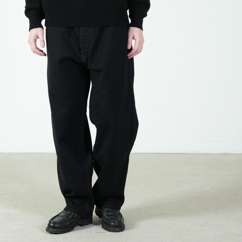 COMOLI ブラックデニム ベルテッドパンツ COMOLI (コモリ) ブラックデニム ベルテッドパンツ