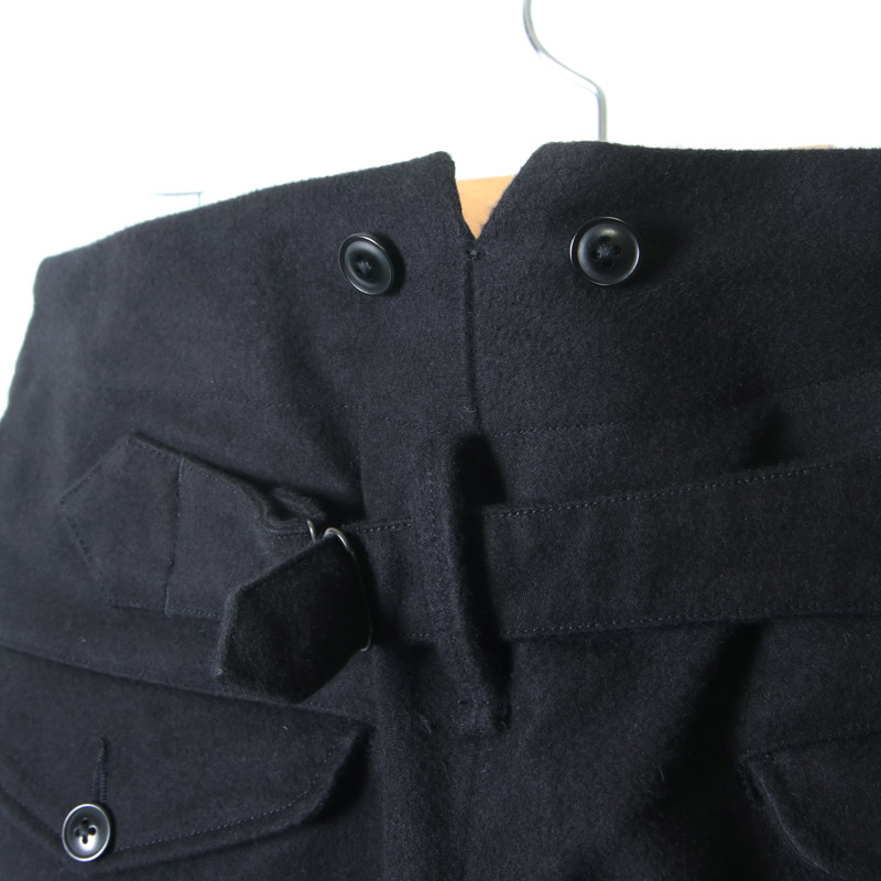 COMOLI (コモリ) モールスキン バックストラップパンツ