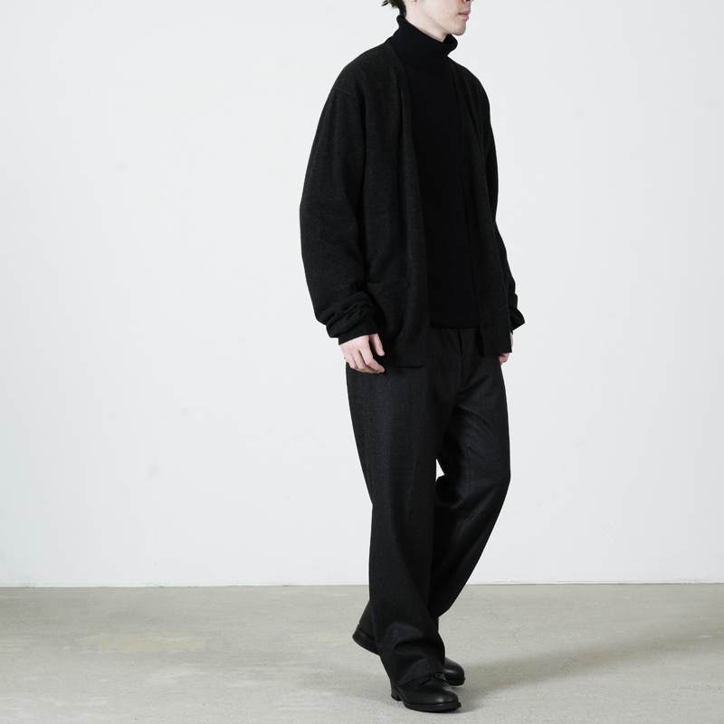 COMOLI(�����) SCOTT&CHARTERS���� V�ͥå������ǥ�����