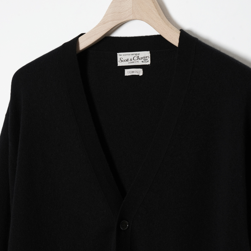 COMOLI(�����) SCOTT&CHARTERS���� V�ͥå������ǥ�����