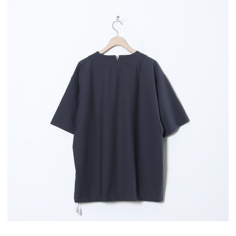 CURLY(꡼) SEERSUCKER V-NECK TEE