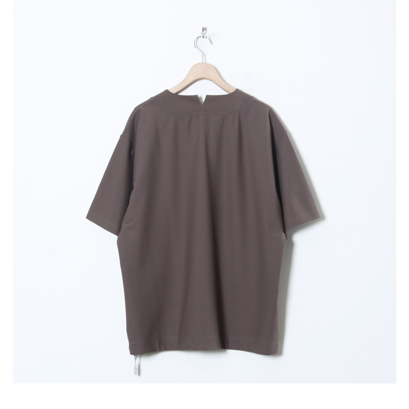 CURLY(꡼) SEERSUCKER V-NECK TEE