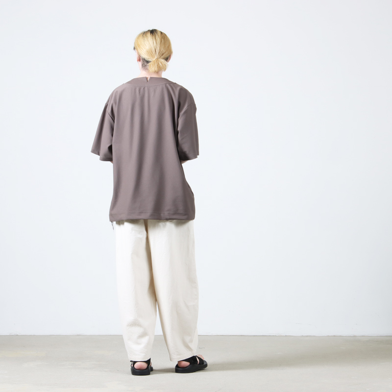 CURLY(꡼) SEERSUCKER V-NECK TEE